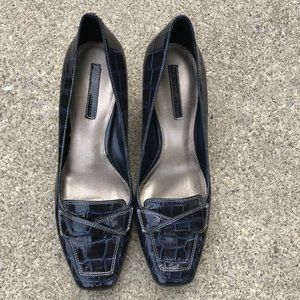 Navy blue croco pumps.
